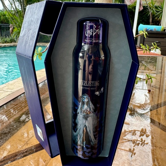 Tim Burton’s Corpse Bride Complexion Palette & Everlasting Setting Mist Set - Picture 3 of 10